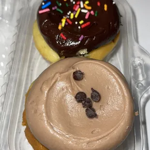 Oreo cupcake Vanilla Yellow Cupcake with Chocolate