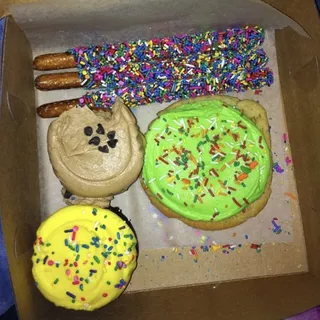 Yellow Cupcake with Vanilla