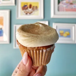 Snickerdoodle cupcake (seasonal)