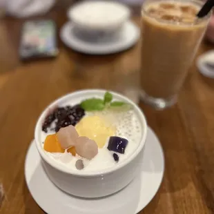 T4 Vanill ice cream/ Sago/ Black Glutinous Rice