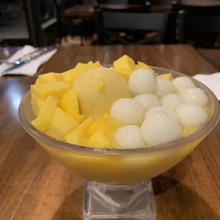 #710 Glutinous Rice Ball with Crushed Peanuts