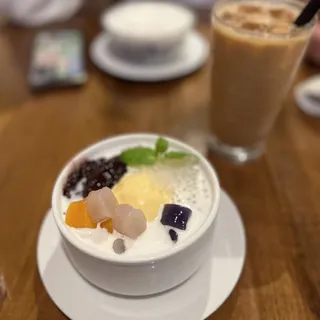 T4 Vanill ice cream/ Sago/ Black Glutinous Rice