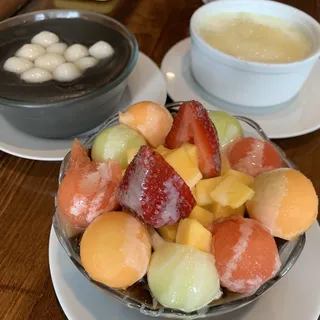 #4 Stewed egg white with bird's nest and crystal snow