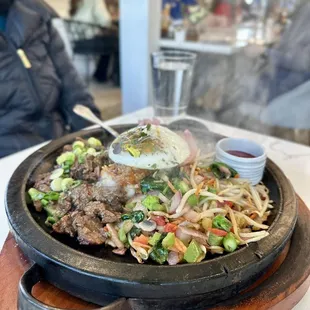 Sizzling stonepot