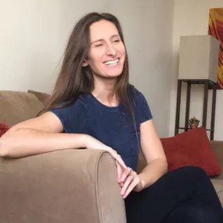 Laura R.