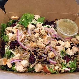 Got the Tuscan Chicken salad for lunch.  Quick service.  All salad options except Thai Chicken are gluten free!