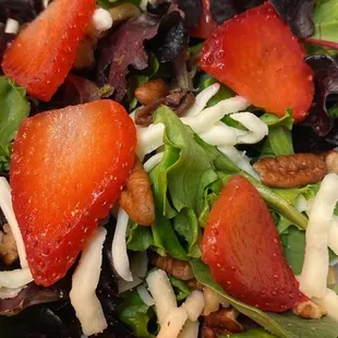 Strawberry Pecan Salad with Balsamic Vinaigrette