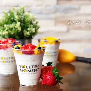 Snowflake Cup with Ice Cream