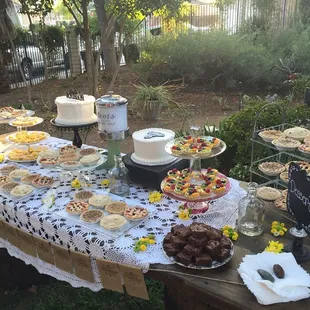 Vintage Dessert Display featuring mini pies in 4 flavors.