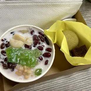 Chè Ba Màu with free Oreo macaron &amp; brownie for Grand Opening promo 2/1/25