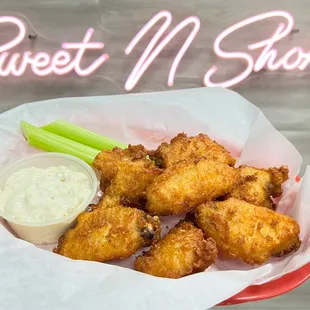 Chicken Wings with tartar sauce and celery rib