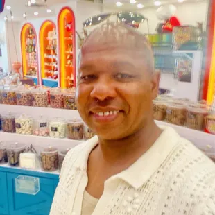 Visiting one of my favorite places in Memphis!  #SweetNoshings