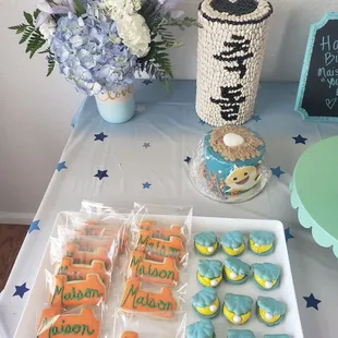 Cookies. Macaroons. Smash Cake