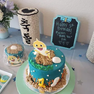 Smash cake on left. Cake for eating on the right!