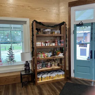 I found the yummy crackers on these shelves!