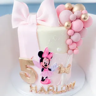 Minnie Mouse cake