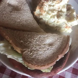 Yummy  fried bologna sammich  and tater salad
