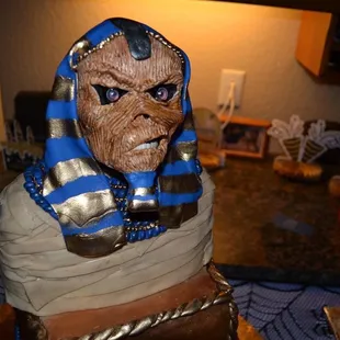 Custom Iron Maiden cake from the 1984 Powerslave album!