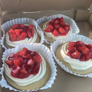 The best desert I've ate in my LIFE! No joke, these are to die for. Amazing people and top notch goodies!