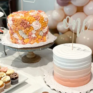 Left: 8&quot; banana cake, right: 7&quot; cookies and cream cake. and some yummy mini cupcakes in the corner :)