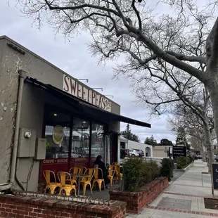Store front with a cute outdoor seating area! Hee