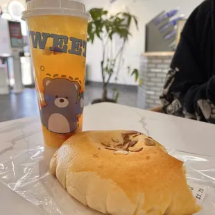 Fruit boom drink and almond cream bun