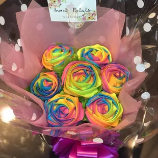 Rainbow bouquet of cupcakes - Boucake!