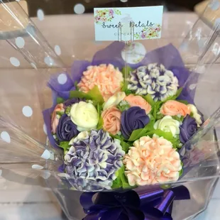 A Sweet Petals Boucake perfect for any occasion!