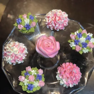 Too pretty to eat, 100% edible!