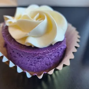Mini ube cheesecake ($3.5)