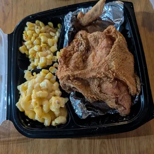 Fried chicken, Mac and cheese and corn