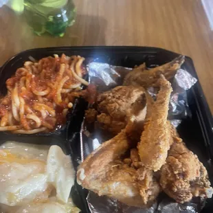 food, chicken wings and fried chicken