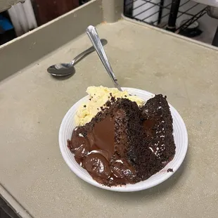 chocolate cake w ice cream
