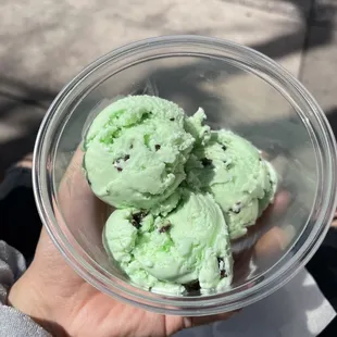 this is what I got when I asked for a single scoop :)