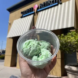 this is what I got when I asked for a single scoop :)