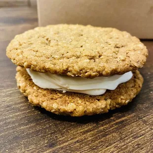 Oatmeal crème pie ($4)