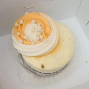 Carrot Cake Cheesecake. Very creamy and had a double layer of cake.