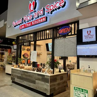 Nice, Clean &amp; Inviting entry with yummy treats to go