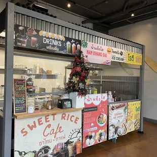 Dessert and drink stand.