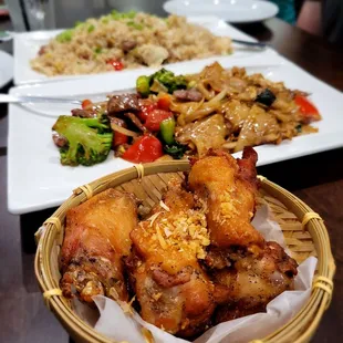 food, chicken wings and fried chicken