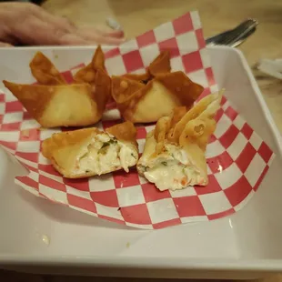 Crab rangoos.
