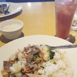 Beef Gold Garlic dinner plate and Mai Tai.  Sorry, spring rolls were already gone when I took the picture!