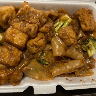 Pad See Ew with tofu, very oily and sickly sweet