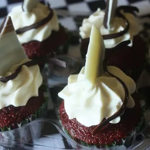Red Velvet Jazzi-Cakes with Double Chocolate Planks &amp; Cream Cheese Frosting