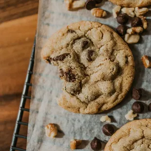 Chocolate Chip Cookies (walnuts optional!)