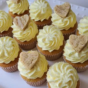 Classic Lemon with a lemon shortbread cookie