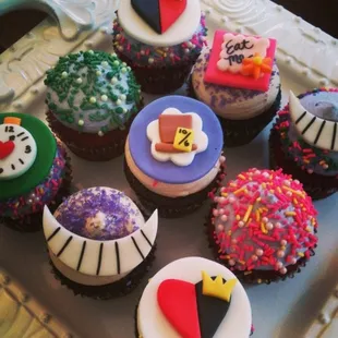 Alice in Wonderland themed cupcakes