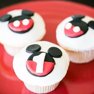 Custom Mickey Mouse cupcakes