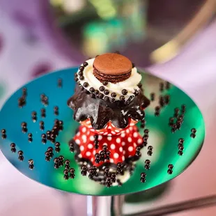 Treat yourself to pure indulgence with our Mac-Cream Cake at Sweet Sin Las Vegas!