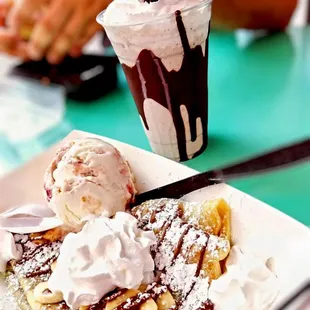 Treat yourself to pure indulgence with our Mac-Cream Cake at Sweet Sin Las Vegas!